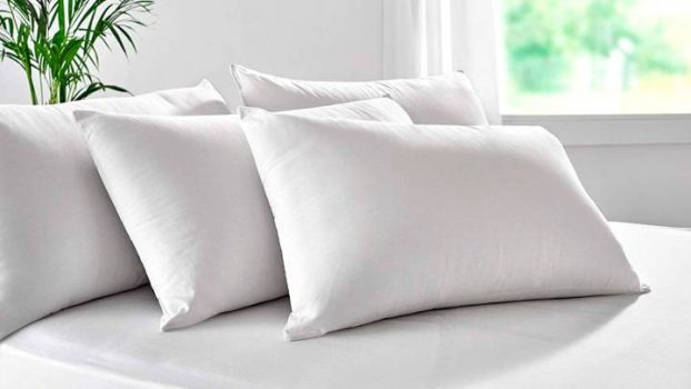 almohadas blancas